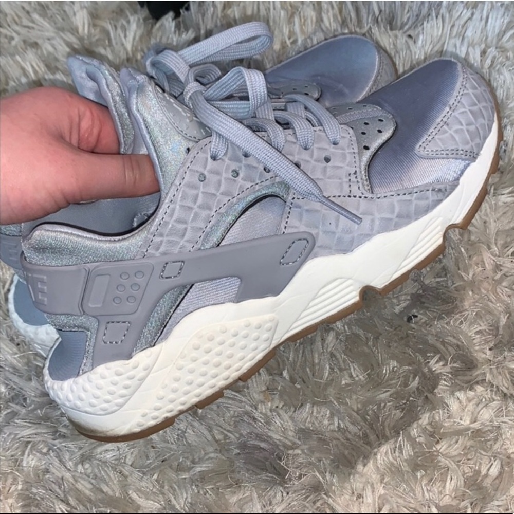 Grey snake Nike hurraches